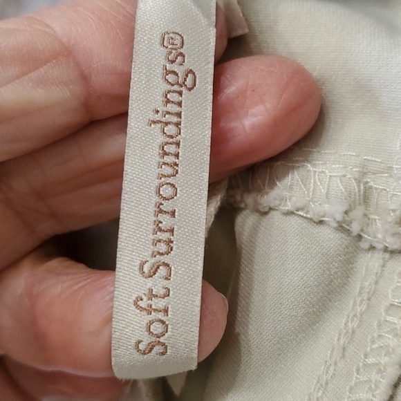 SOFT SURROUNDINGS, women's stretch pants. Back pockets. Size small. - Picture 6 of 7